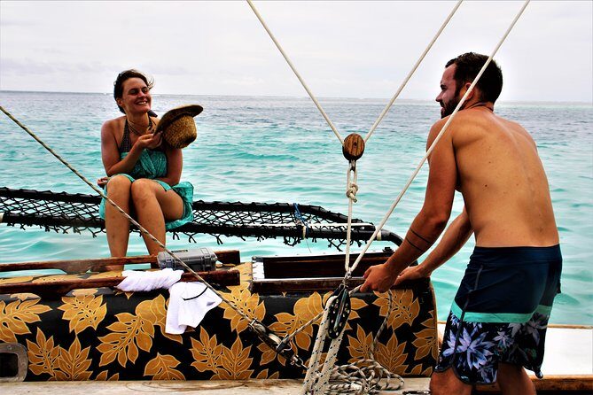 Introduction to sailing and discovering the lagoon - The Atmosphere and Group Dynamics