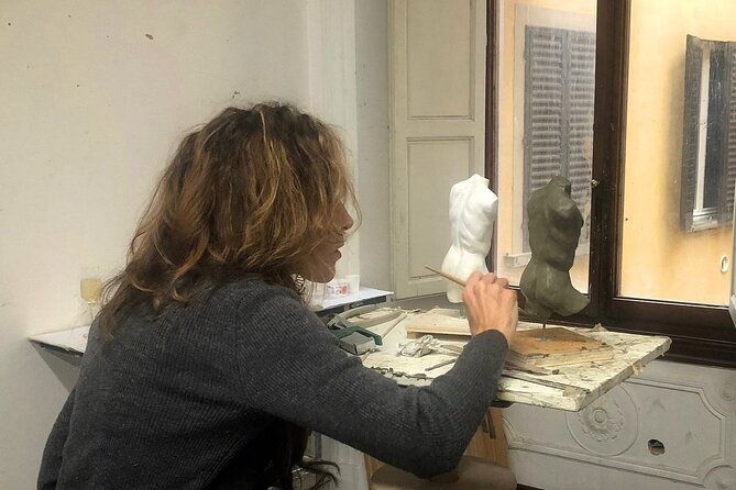 introduction-to-sculpture-in-clay-class-at-the-florence-studio