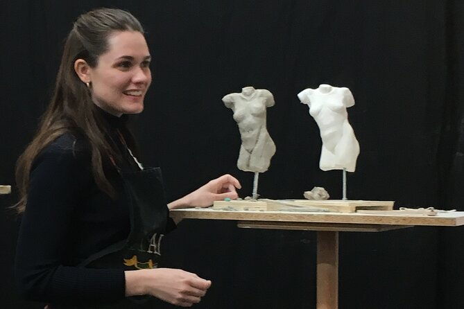 introduction-to-sculpture-in-clay-class-at-the-florence-studio