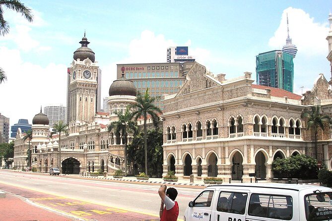 Introduction to Wonders of Kuala Lumpur - Discovering Local Markets and Food: Petaling Street & Chinatown