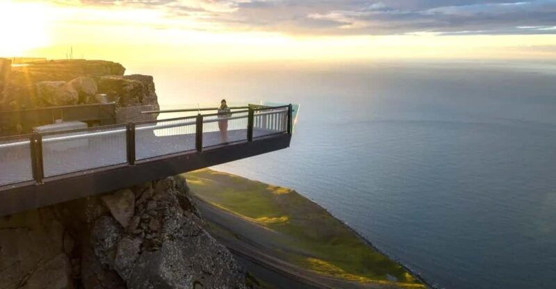 isafjordur-bolafjall-view-platform-guided-trip-by-bus
