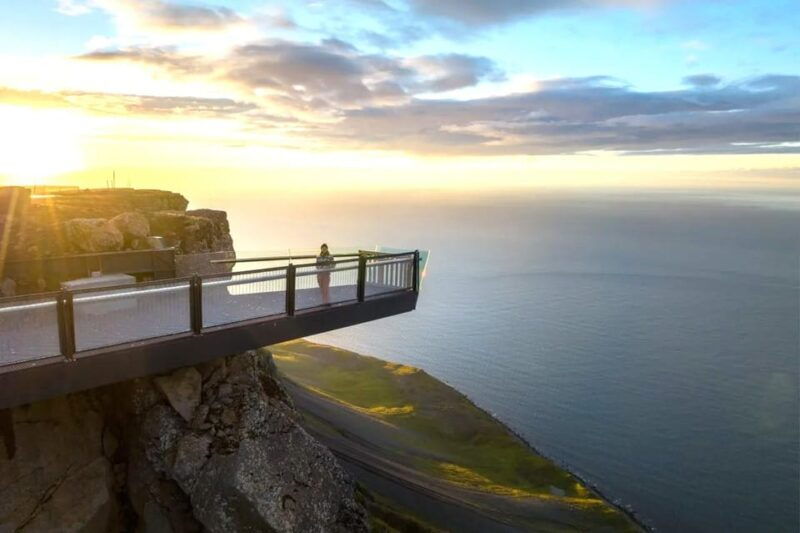 isafjordur-bolafjall-view-platform-guided-trip-by-bus