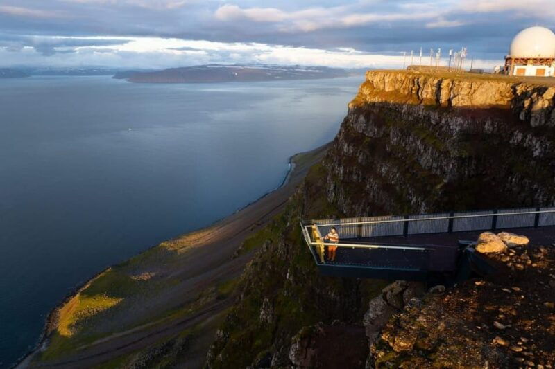 isafjordur-bolafjall-view-platform-guided-trip-by-bus