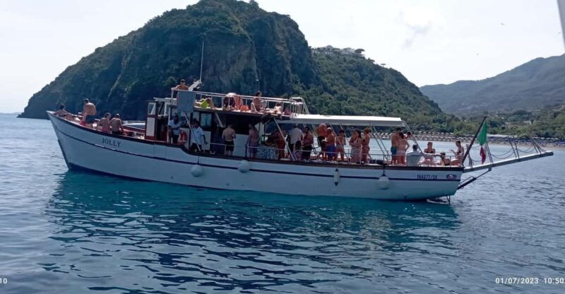 ischia-guided-boat-tour-with-swimming-and-traditional-lunch