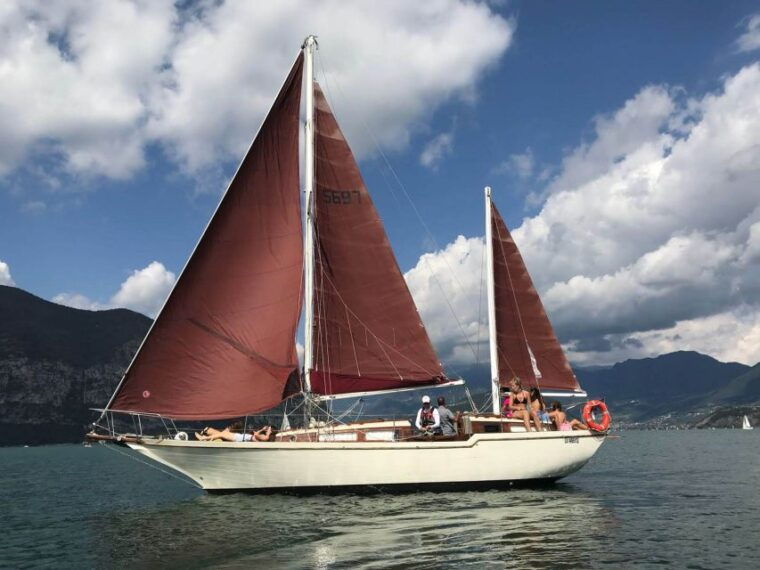 iseo-lake-tours-on-a-historic-sailboat