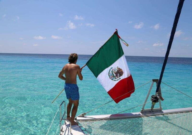 isla-mujeres-catamaran-tour-snorkeling-buffet-and-open-bar