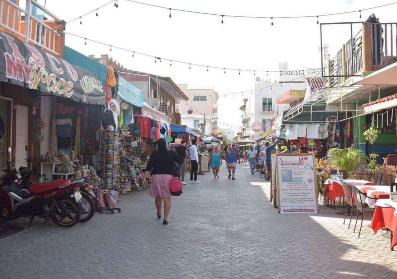 isla-mujeres-catamaran-tour-with-snorkel-buffet-and-drinks