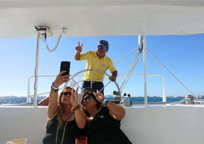 isla-mujeres-catamaran-tour-with-snorkel-buffet-and-drinks