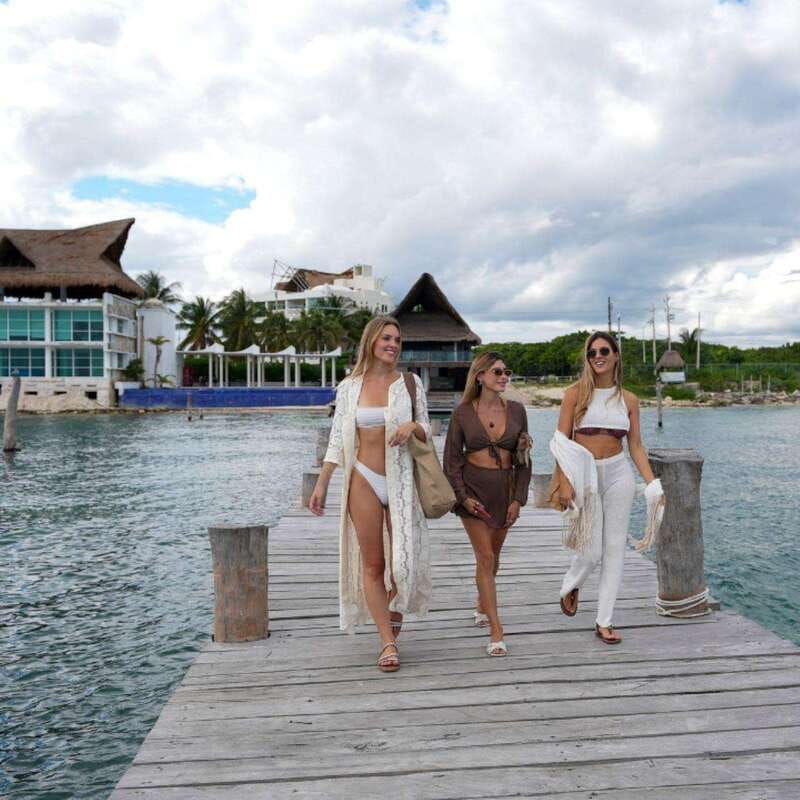 isla-mujeres-deluxe-catamaran-tour