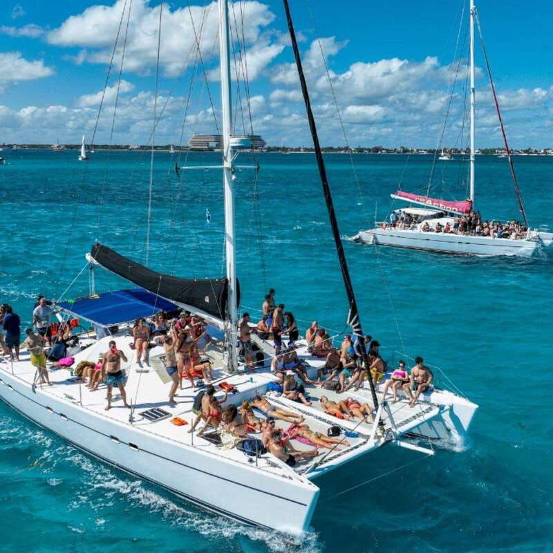 isla-mujeres-deluxe-catamaran-tour