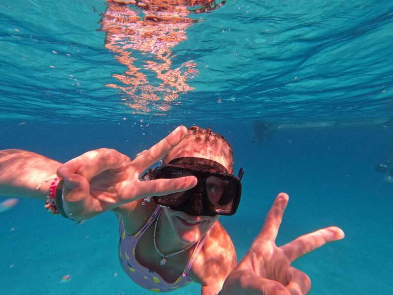 isla-mujeres-snorkeling-in-underwater-museum