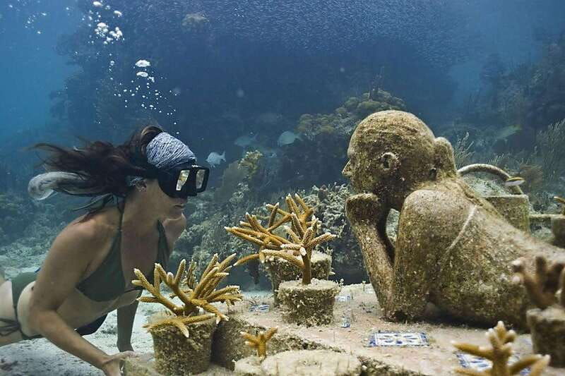 isla-mujeres-snorkeling-in-underwater-museum