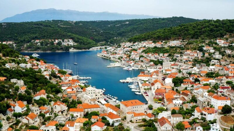island-brac-golden-horn-pucisca-private-speedboat-tour