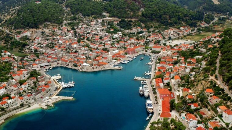 island-brac-golden-horn-pucisca-private-speedboat-tour