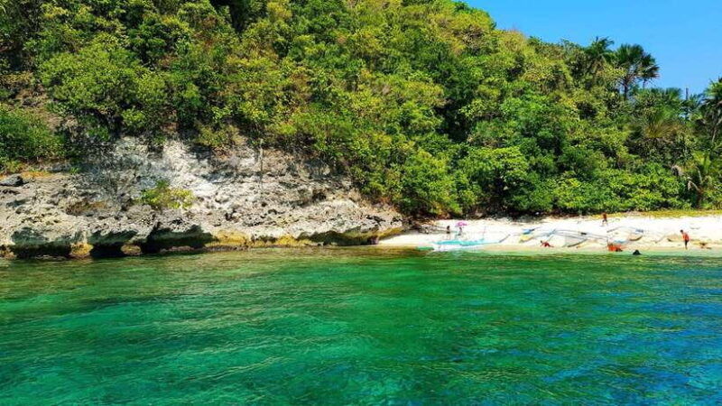 island-hoping-puerto-galera