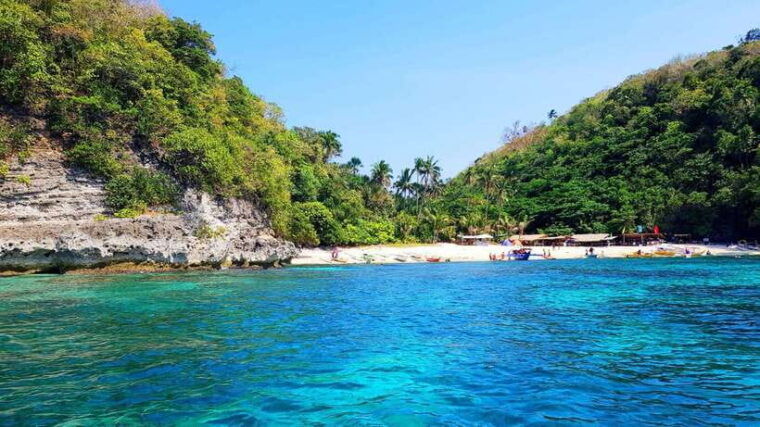 island-hoping-puerto-galera