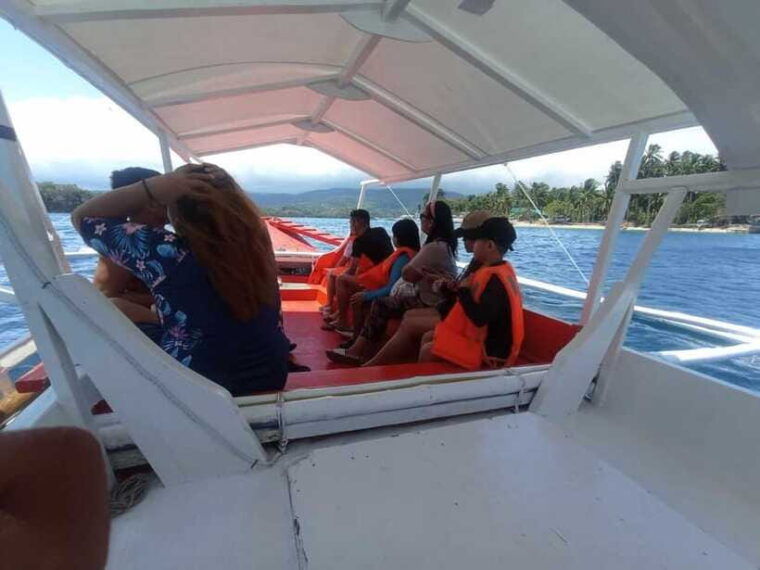 island-hoping-puerto-galera