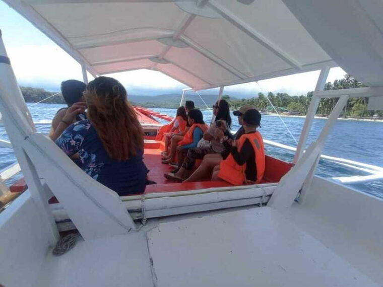 island-hoping-puerto-galera
