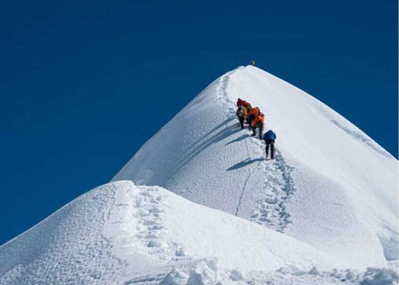 island-peak-climbing-everest-base-camp-18-days