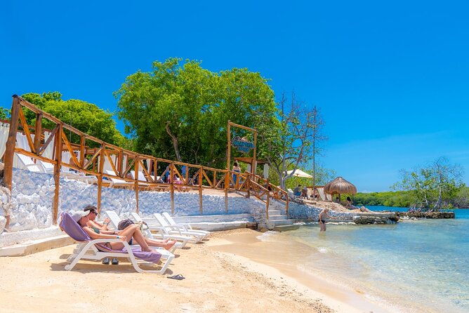 island-tour-3-beach-clubs-around-baru-rosario-and-bomba