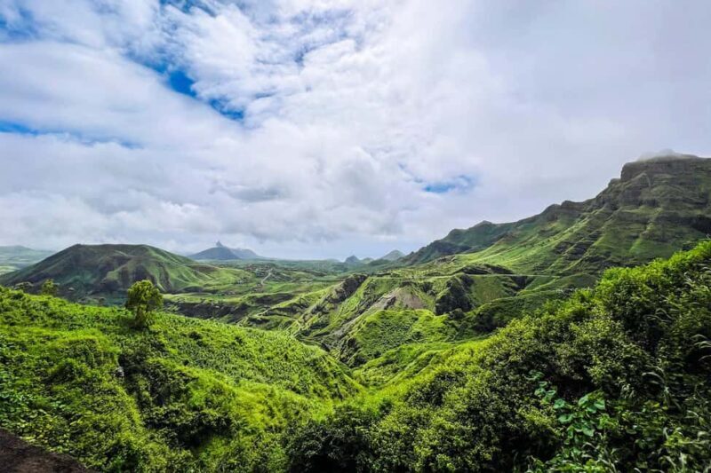 Island tour with German-speaking guide for cruise guests - Key Points