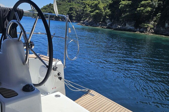 islands-tour-on-luxurious-jeanneau-sun-odyssey