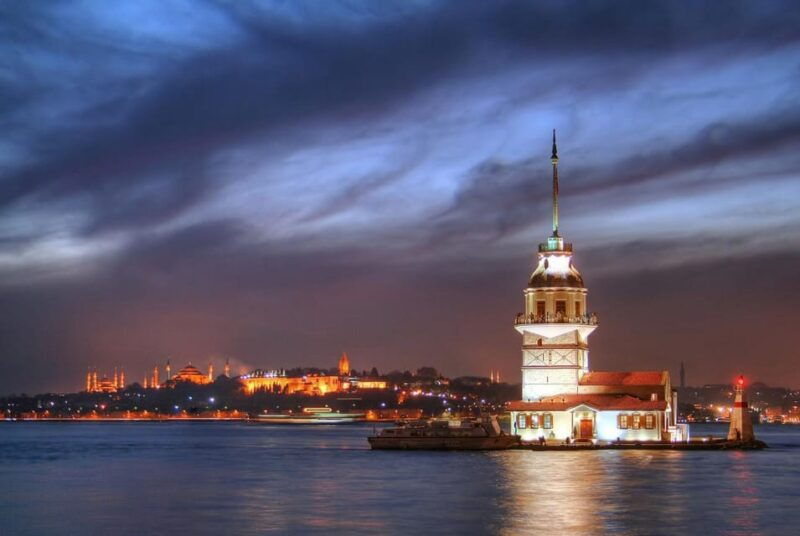 istanbul-a-short-trip-along-the-bosphorus-in-the-evening
