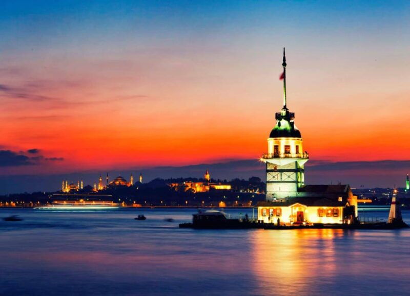 istanbul-a-short-trip-along-the-bosphorus-in-the-evening