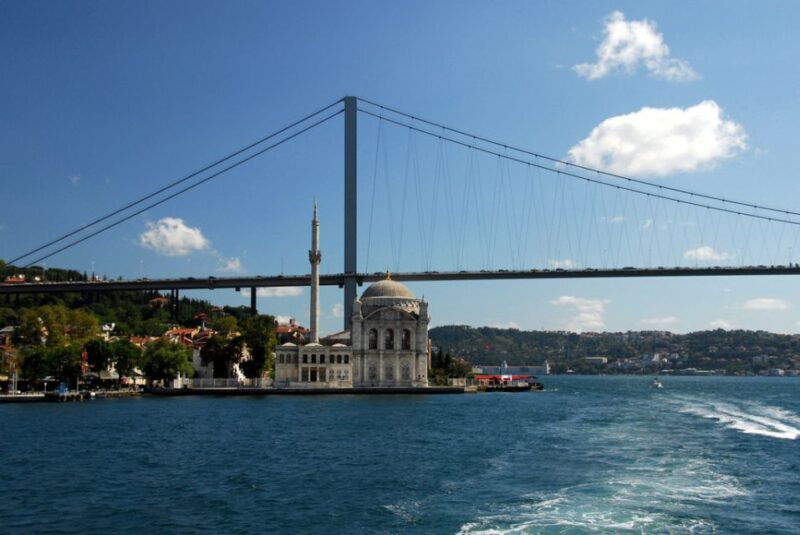 istanbul-afternoon-bosphorus-cruise-and-spice-bazaar-tour