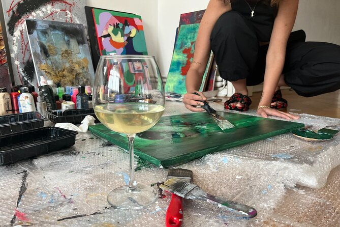 istanbul-art-escape-wine-and-paint-at-locals-home