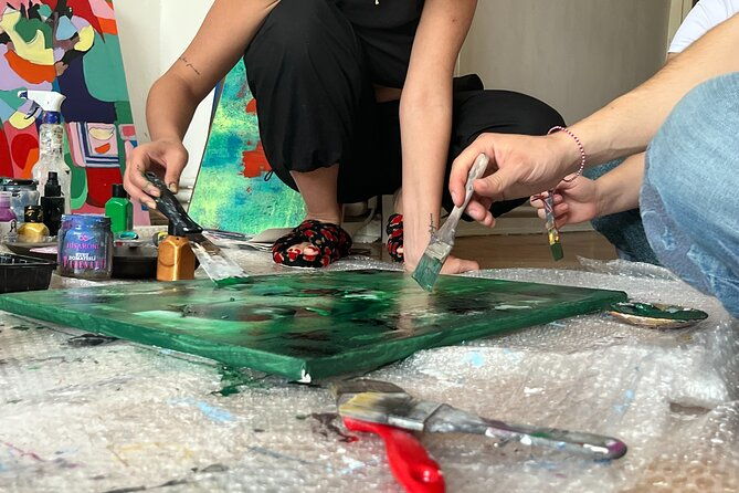 istanbul-art-escape-wine-and-paint-at-locals-home