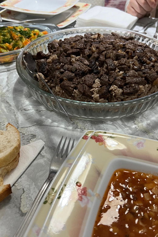istanbul-authentic-turkish-family-dinner-with-eastern-family