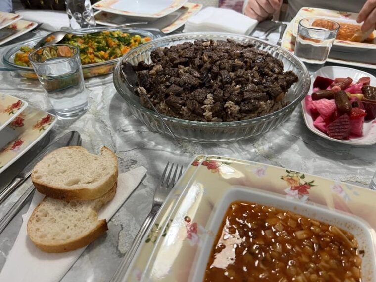 istanbul-authentic-turkish-family-dinner-with-eastern-family