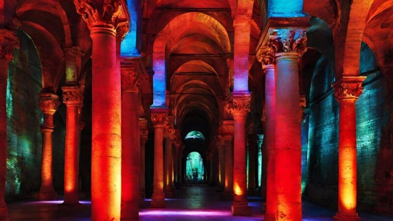 istanbul-basilica-cistern-tour-discovering-medusa