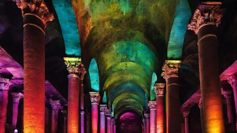istanbul-basilica-cistern-tour-discovering-medusa