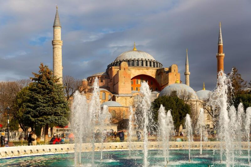 istanbul-blue-mosque-and-hagia-sophia-tour-w-entry-tickets