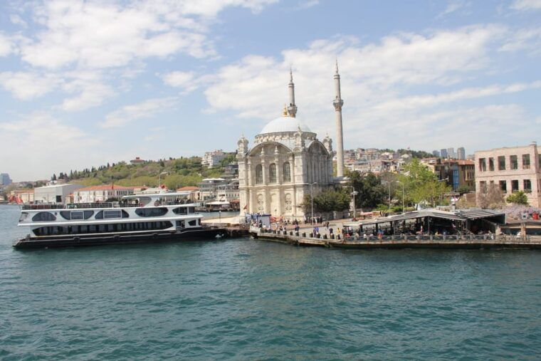 istanbul-bosphorus-and-black-sea-cruise-with-lunch