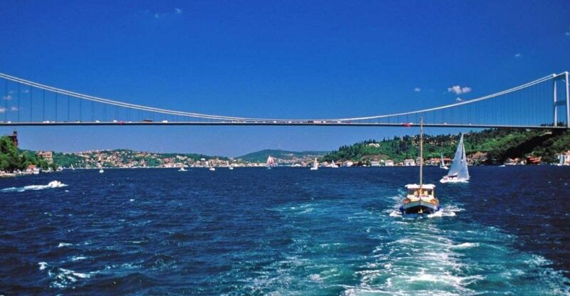 istanbul-bosphorus-and-golden-horn-boat-tour