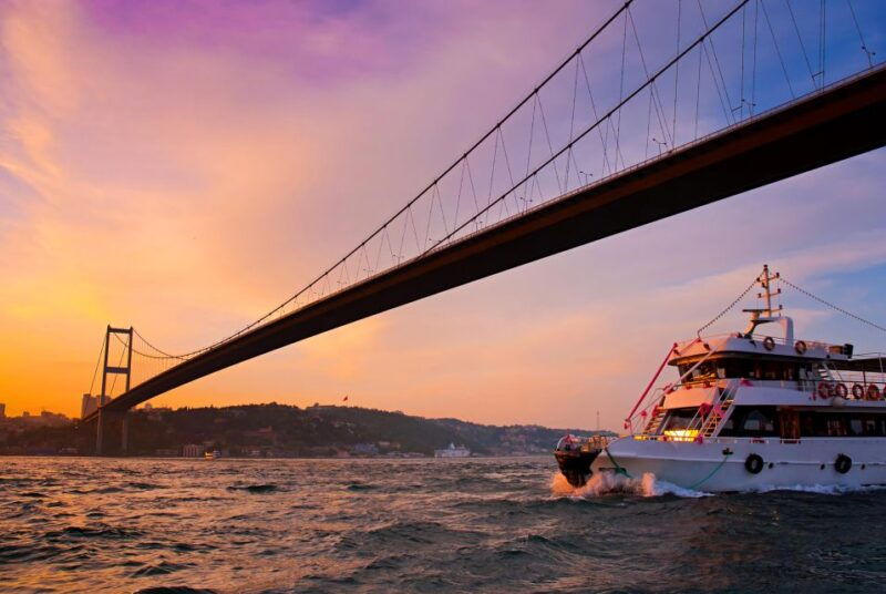 istanbul-bosphorus-and-golden-horn-river-sunset-cruise