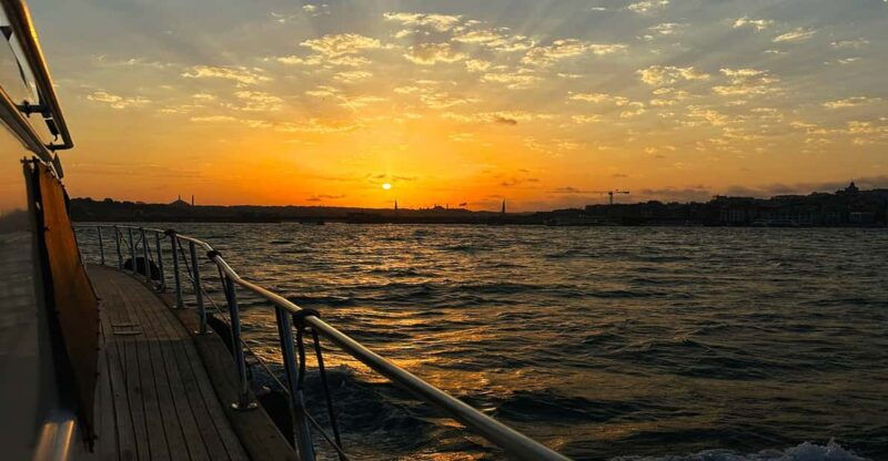 istanbul-bosphorus-and-golden-horn-sunset-yacht-cruise