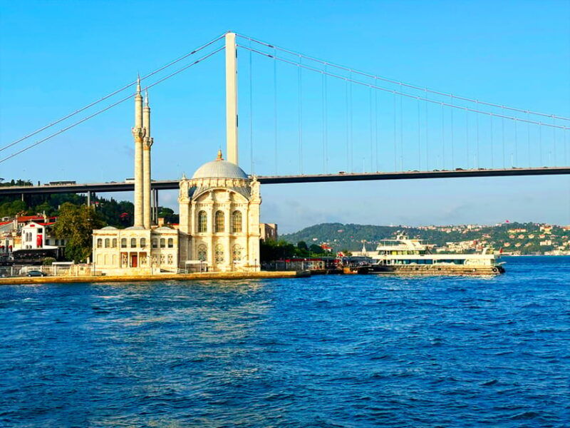istanbul-bosphorus-and-golden-horn-sunset-yacht-cruise