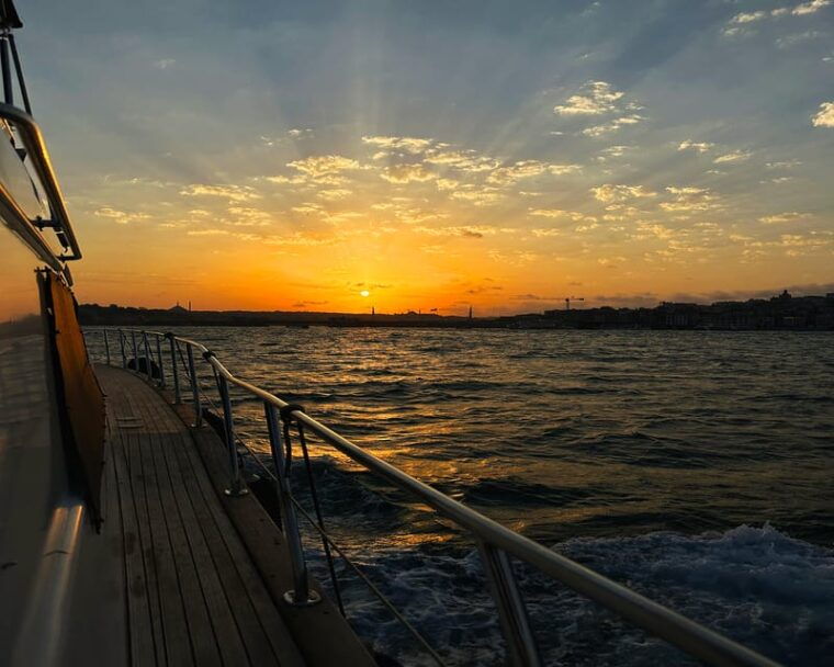 istanbul-bosphorus-and-golden-horn-sunset-yacht-cruise