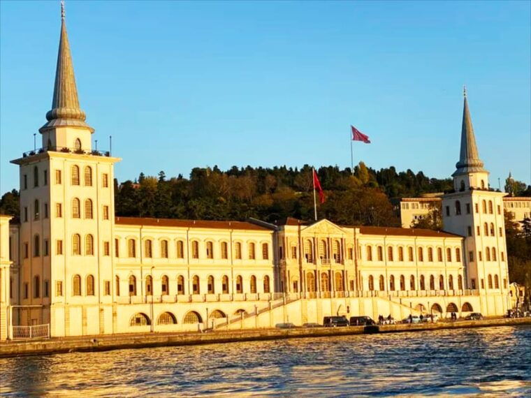 istanbul-bosphorus-and-golden-horn-sunset-yacht-cruise