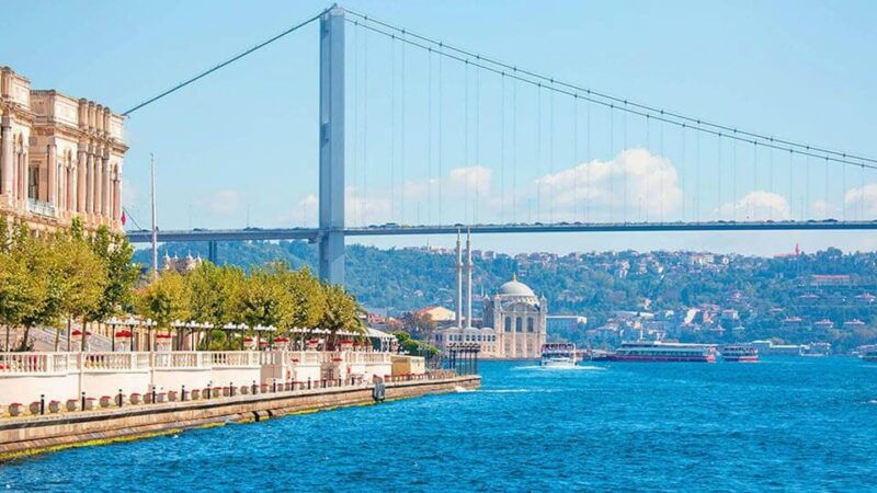 istanbul-bosphorus-cruise-and-bus-tour-with-bazaar-visit