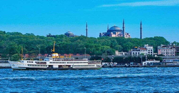 istanbul-bosphorus-cruise-and-bus-tour-with-bazaar-visit