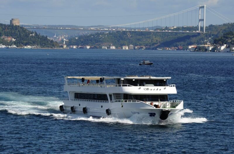 istanbul-bosphorus-cruise-and-golden-horn-bus-tour