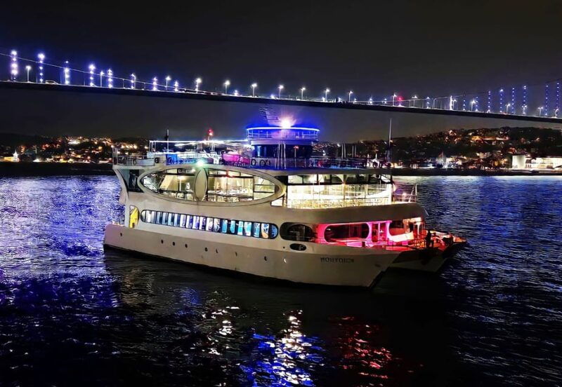 istanbul-bosphorus-cruise-with-dinner-show