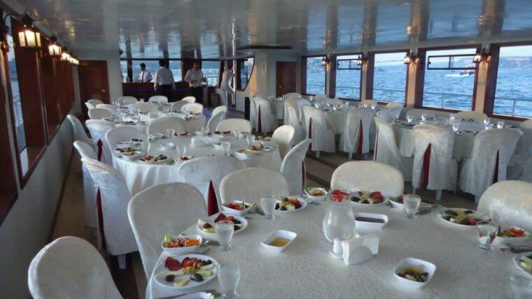 istanbul-bosphorus-dinner-cruise-entertainment-hotel-pickup