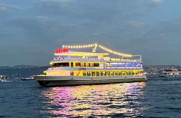 istanbul-bosphorus-dinner-cruise-show-with-private-table