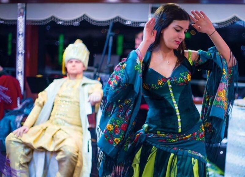 istanbul-bosphorus-dinner-cruise-with-entertainment